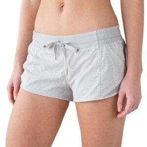 Lululemon Hotty Hot Shorts in Freckle Flower White Seal Grey/Seal Grey Size 10